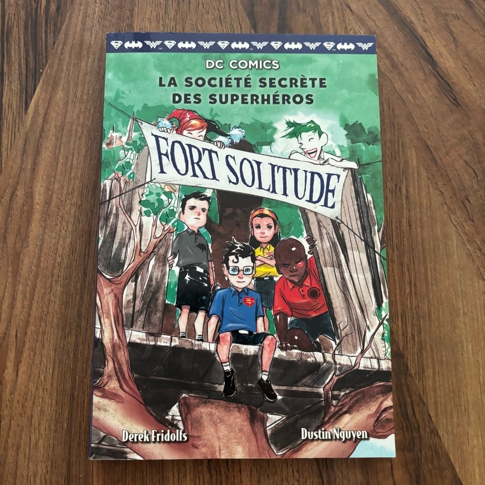French Translation Fort Solitude DC Comics Graphic Novel Kids